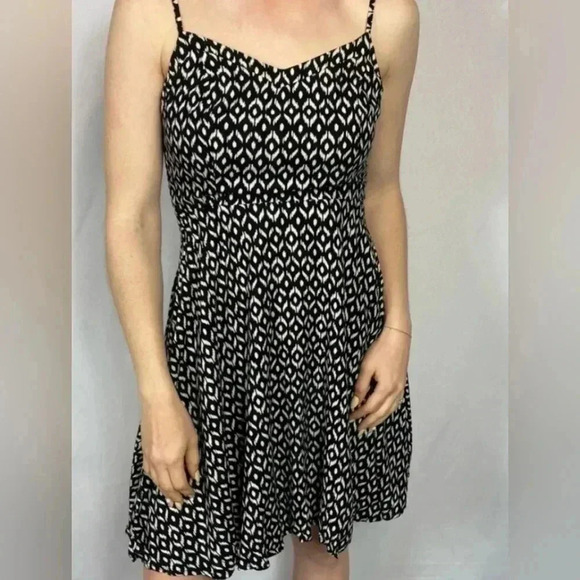 Old Navy Flare Sun dress black/white, size small - Picture 1 of 5